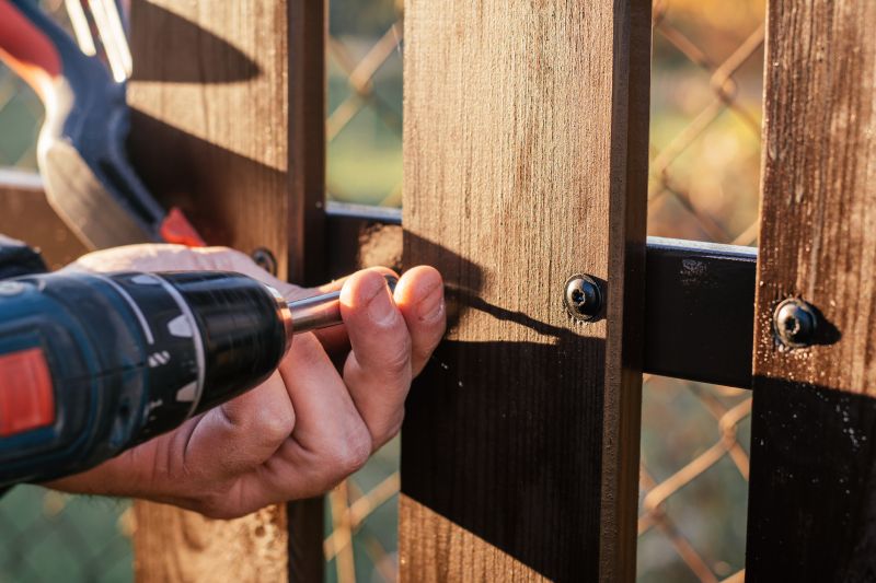 Fence Maintenance - Chicago