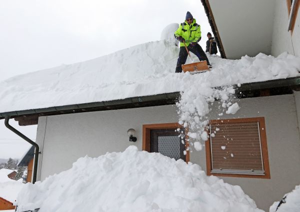 Snow Roof Removal