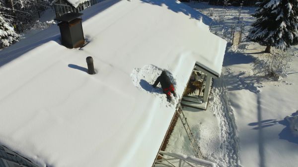 Snow Roof Cleaning